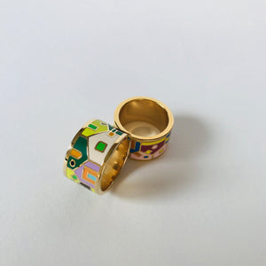 Wide enamel ring with houses pattern