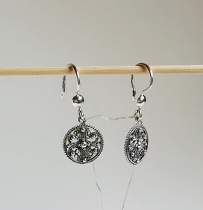 Silver filigree round earrings