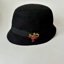 Load image into Gallery viewer, Lingonberry brooch pin