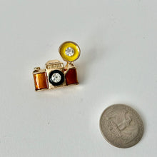 Load image into Gallery viewer, Photo camera brooch pin