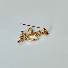 Load image into Gallery viewer, Lily of the valley brooch pin