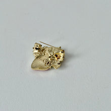 Load image into Gallery viewer, Strawberry brooch pin