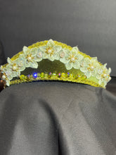 Load image into Gallery viewer, Headband - White flowers, modern headpiece, handmade