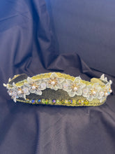 Load image into Gallery viewer, Headband - White flowers, modern headpiece, handmade