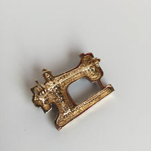Load image into Gallery viewer, Sewing machine brooch pin