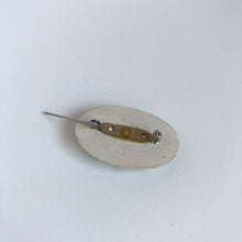 Load image into Gallery viewer, Vintage ceramic brooch pin