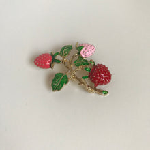Load image into Gallery viewer, Strawberry brooch pin