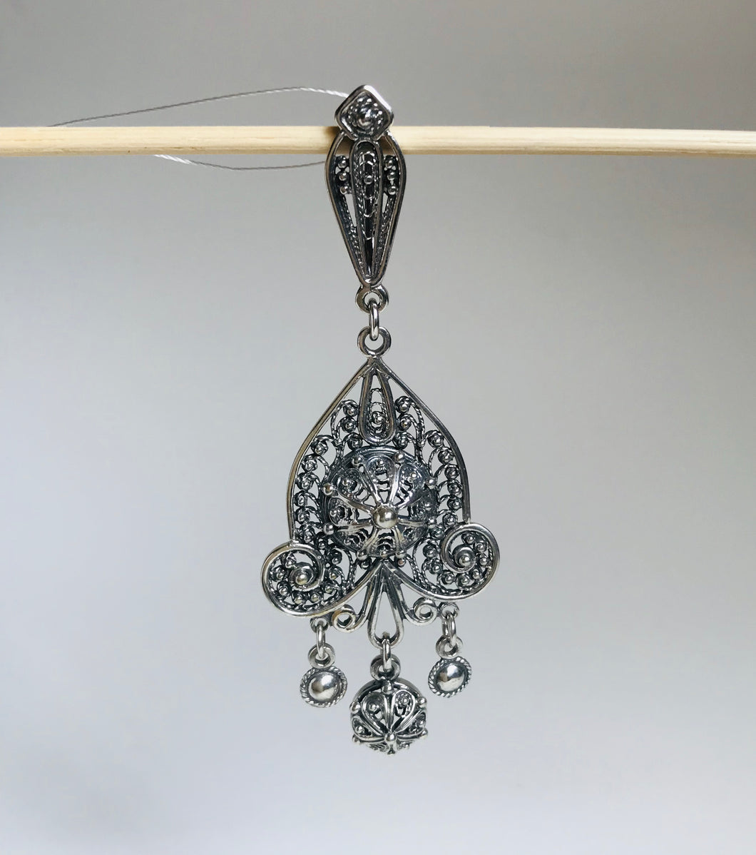 Silver filigree pedant with drops