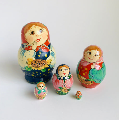 Small wooden matreshka set, 5 pcs.