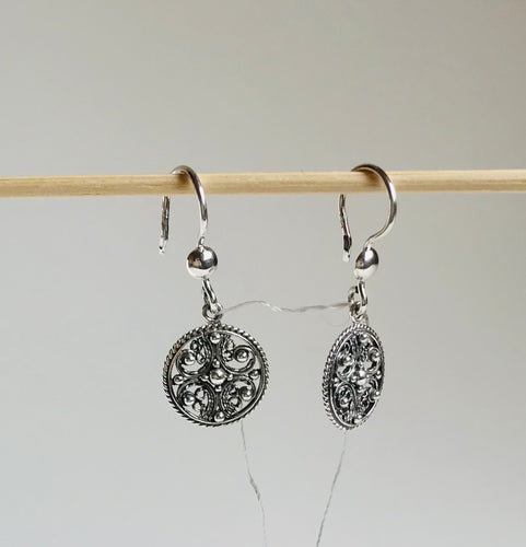 Silver filigree round earrings