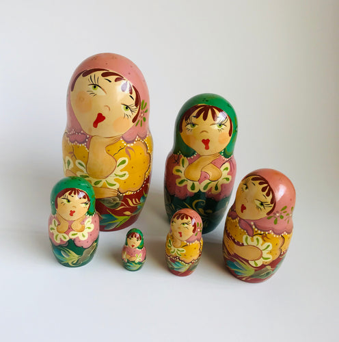 Medium Wooden matreshka set, 6 pcs.