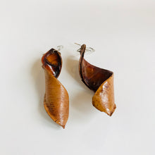 Load image into Gallery viewer, Natural bark earrings