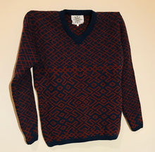 Load image into Gallery viewer, Sweater with traditional pattern